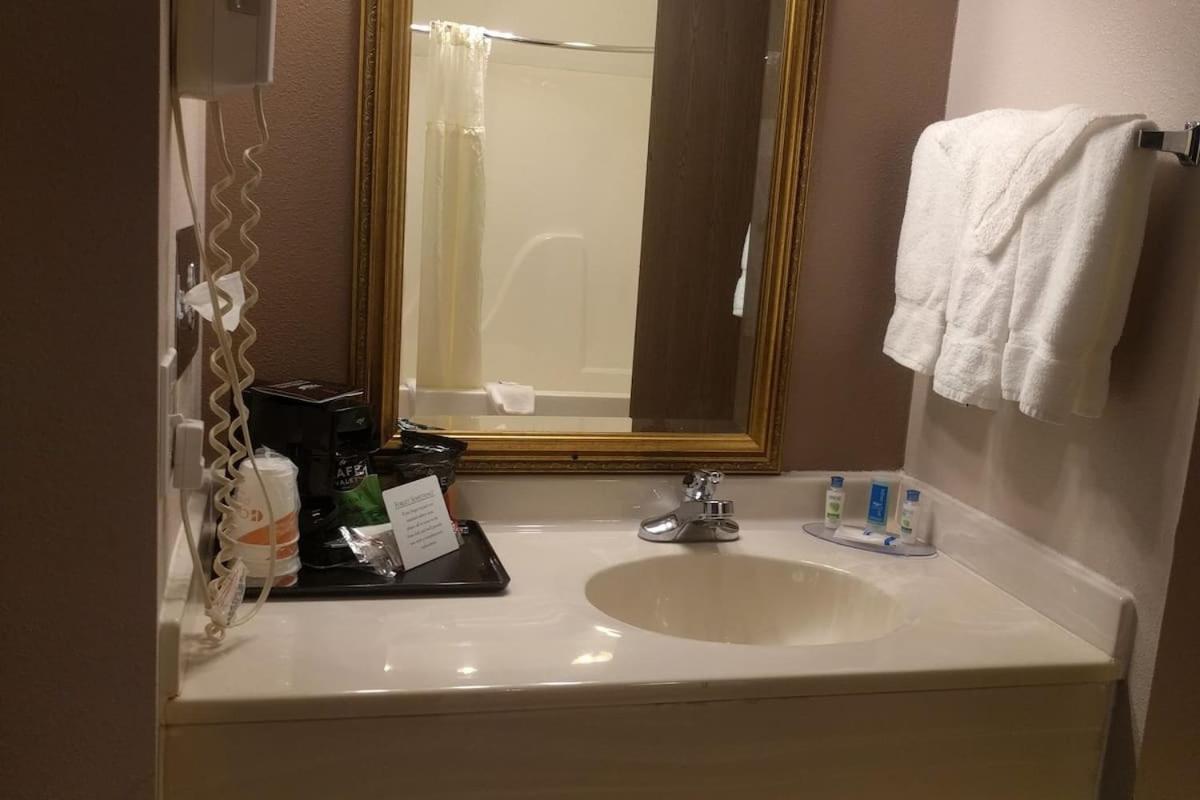 Royal Inn Suites Huntington Eksteriør billede