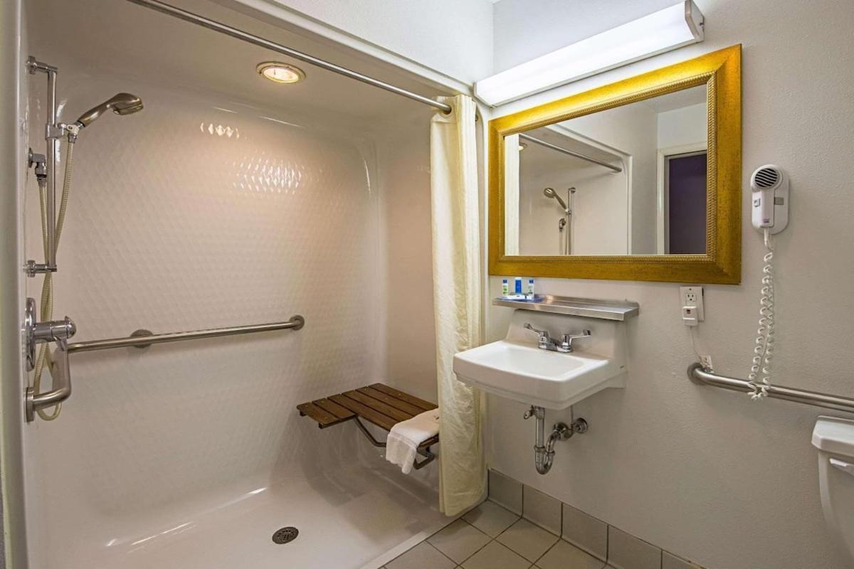 Royal Inn Suites Huntington Eksteriør billede