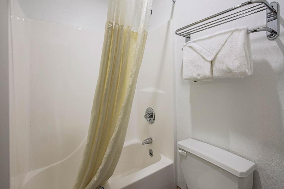 Royal Inn Suites Huntington Eksteriør billede