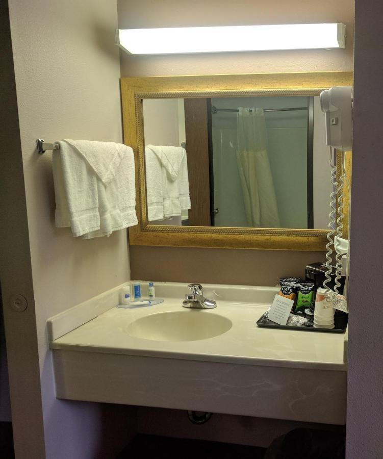 Royal Inn Suites Huntington Eksteriør billede